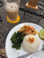 Nasi ayam rica pedas